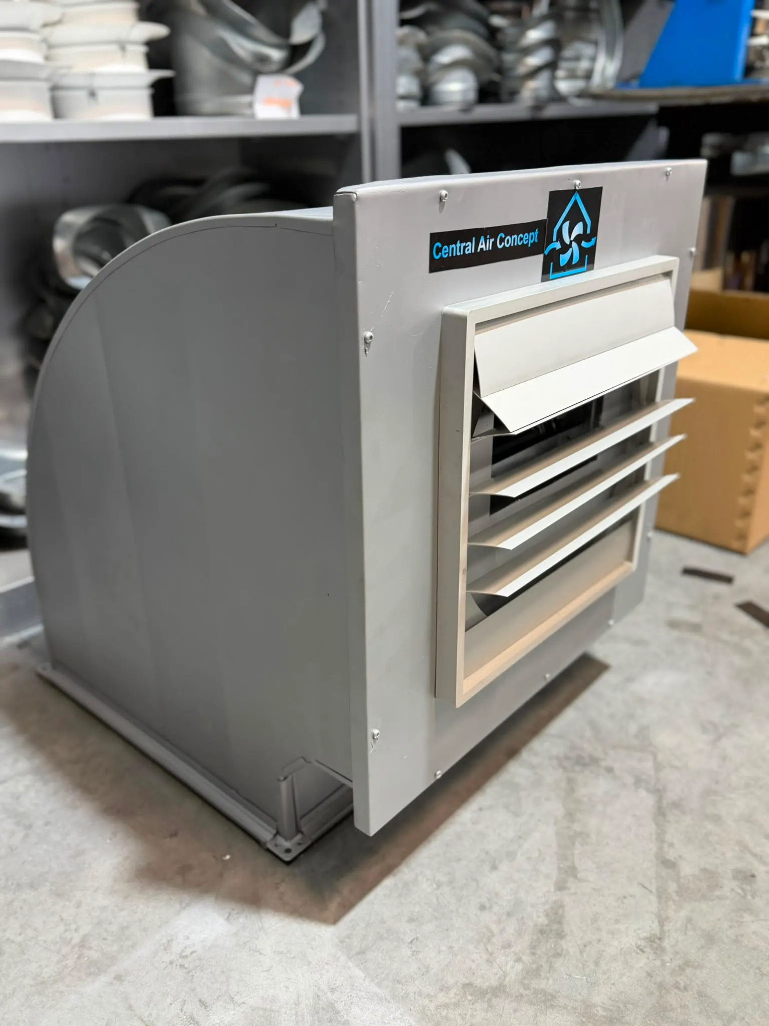 Caisson de ventilation à volets orientables fabriqué à l'atelier