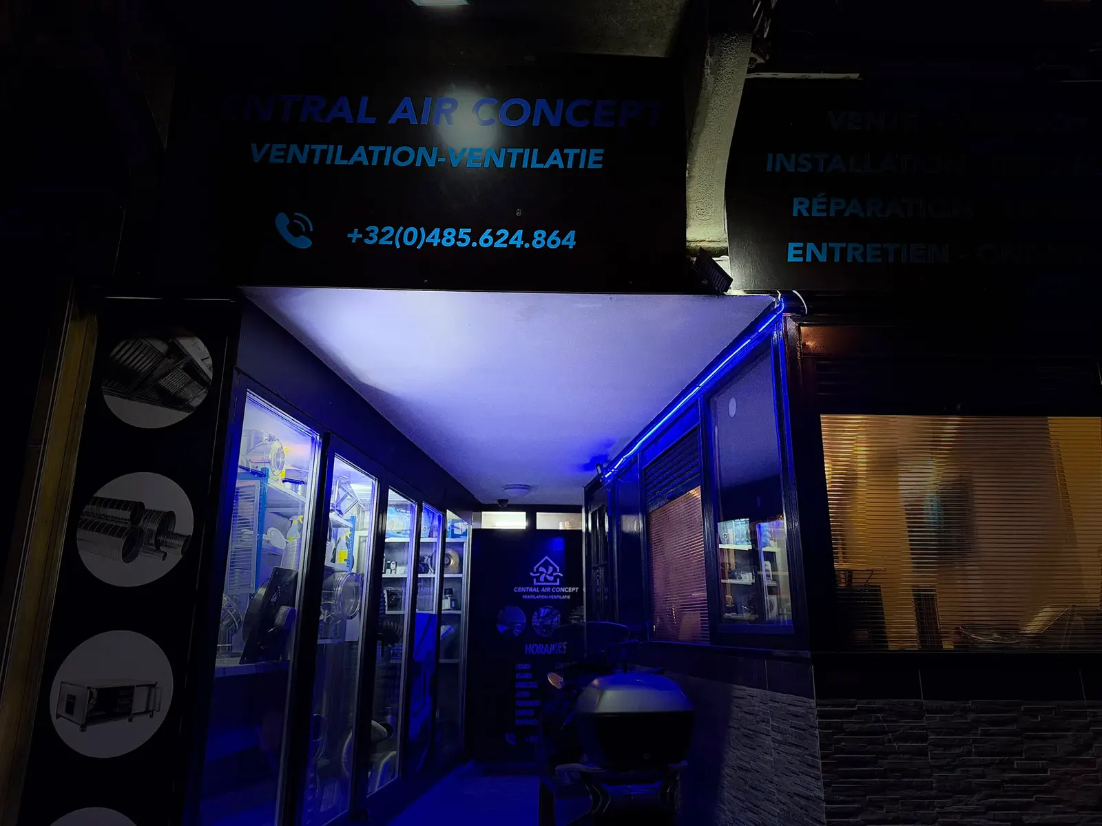 Façade du magasin Central Air Concept de nuit à Schaerbeek